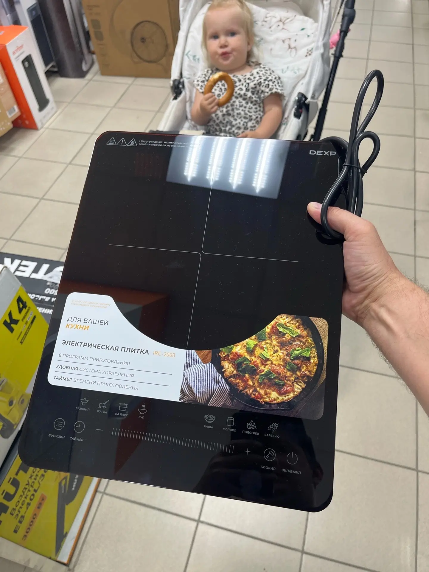 Спасают бабушку, чтобы не тунеядничала🤣