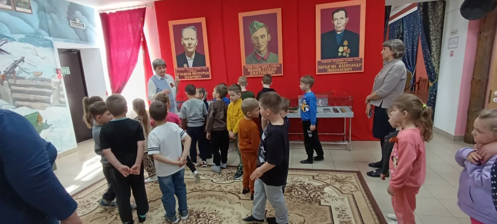 Накануне праздника Великой Победы наш музей посетили дети старшей и подготовительной гр...
