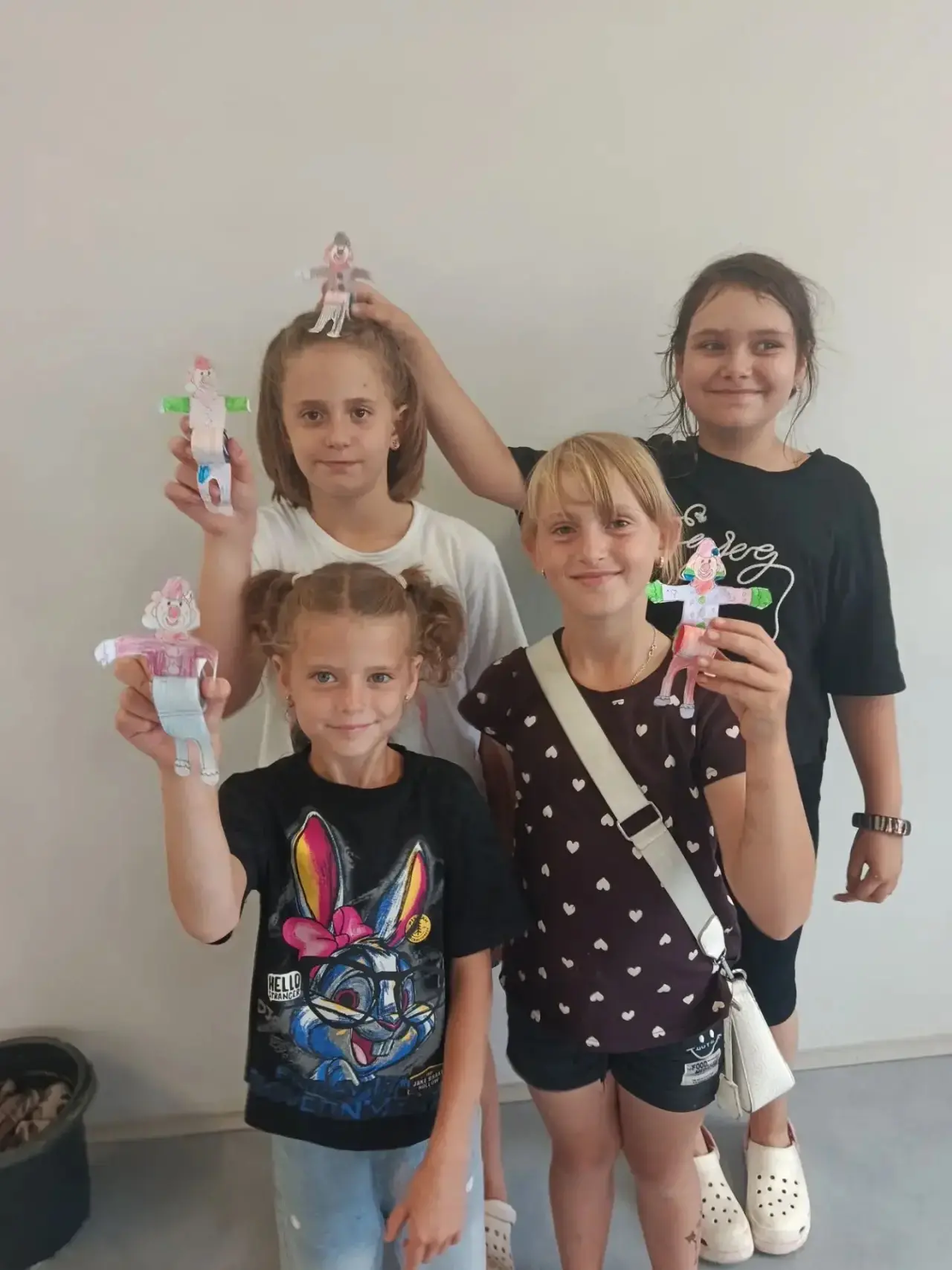 День в пришкольном лагере: море эмоций и полезных дел! 🎉

Утро началось с традиционной линейки — мы