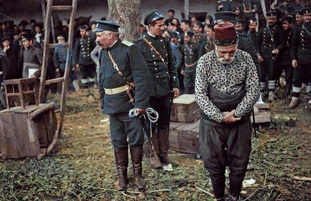 Турок молится перед смертной казнью, Балканская война, 1913 год.

ИСТОРИЯ | ФАКТЫ | СЕКРЕТНО