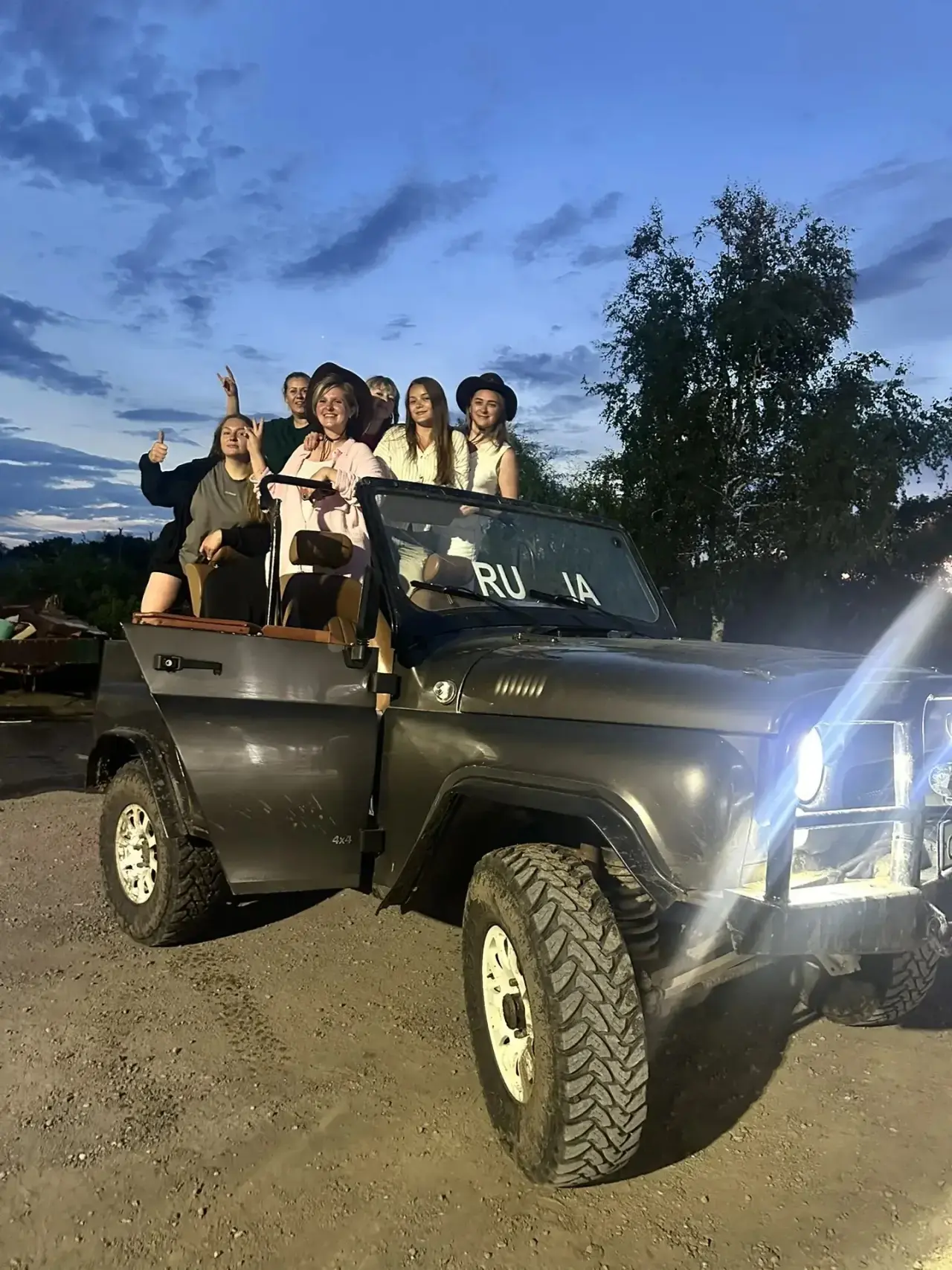 В общем отлично провели вечер, всем занудам из прошлого поста просьба понять и простить 😎

Натанцев