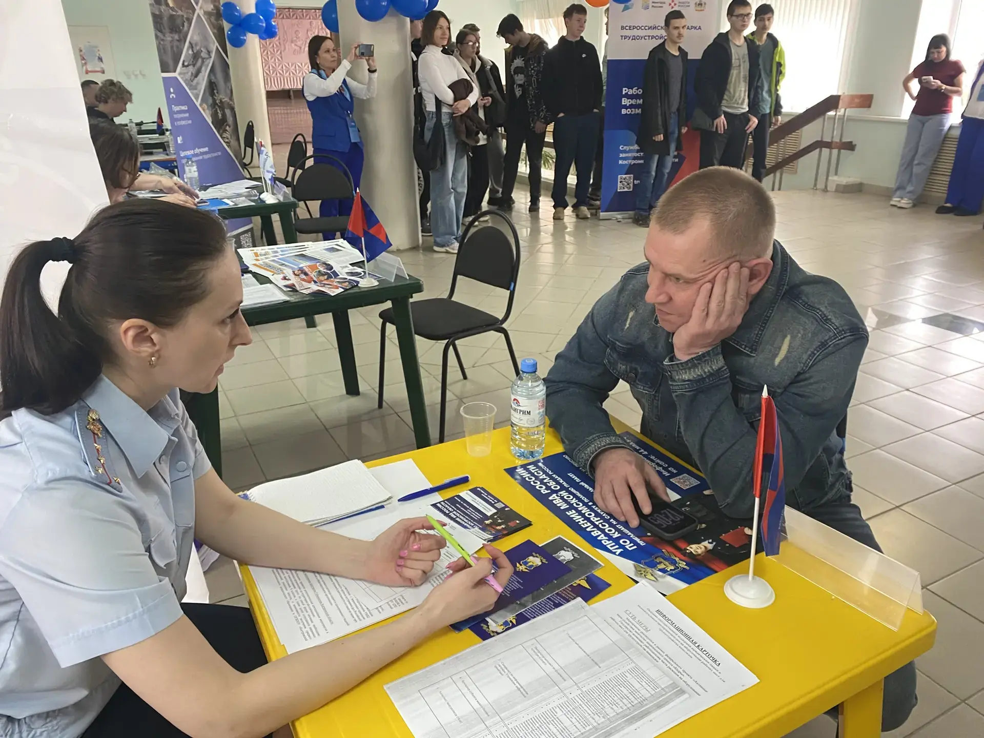 Костромские полицейские приняли участие в региональной ярмарке вакансий.  Мероприятие, призванное по
