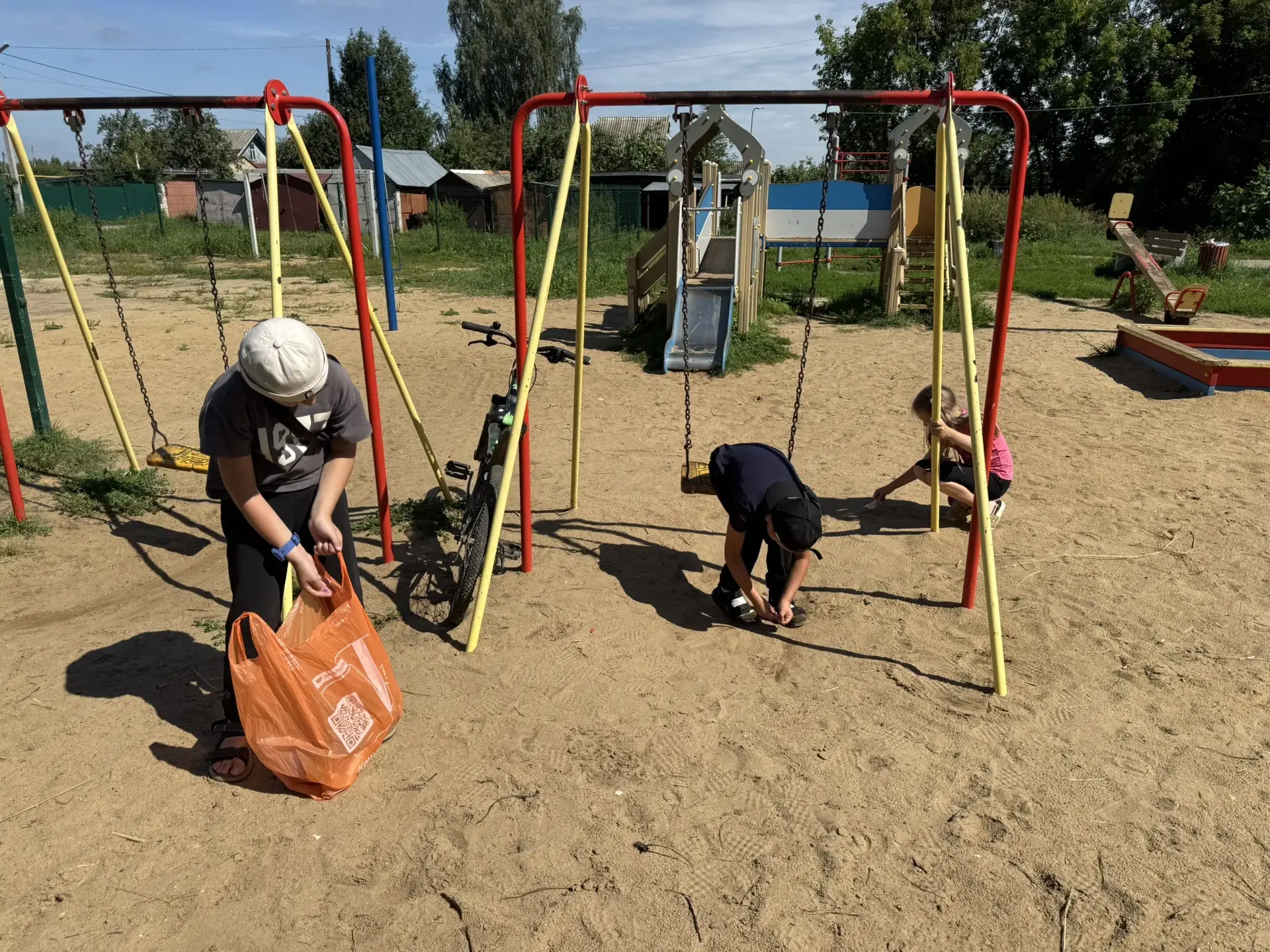 Две недели пролетели как один день! Наша дворовая команда взяла шефство над площадкой и...