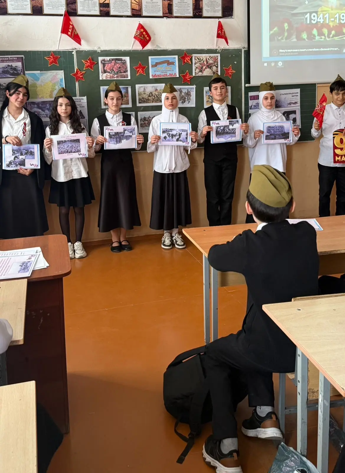 В 6 «Б» классе сегодня прошёл классный час, посвящённый 81-й годовщине Победы в Великой Отечественно