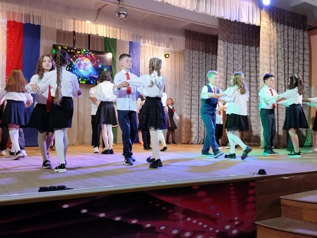 🎓 Выпускной 4 класса: новый этап в жизни!  22 мая в гимназии прошёл особенный праздник — выпускной д