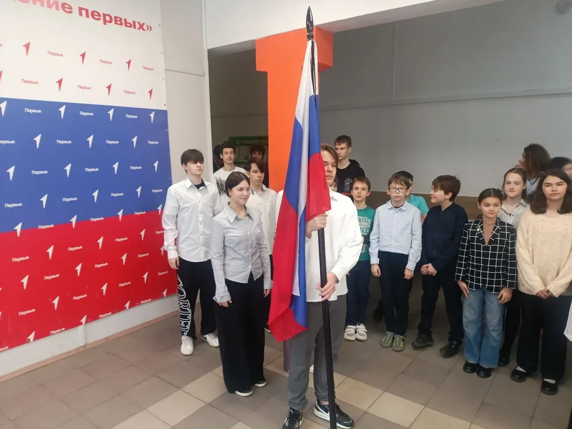 🌍 Маленькая батарейка — большой вклад в будущее!  ♻️ Сегодня утром в каждом корпусе наших ребят ждал