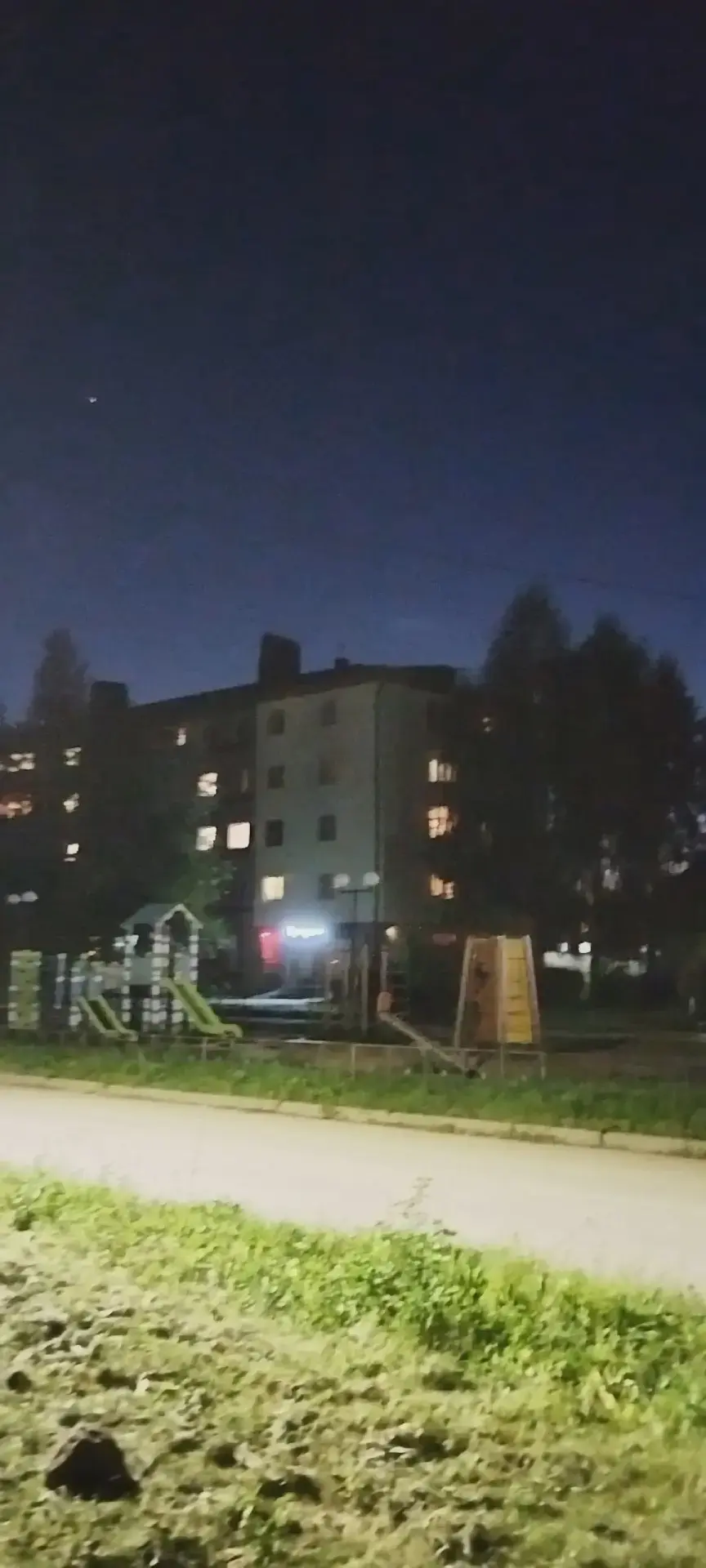 🔦 В сквере «Черемушек» месяцами нет освещения