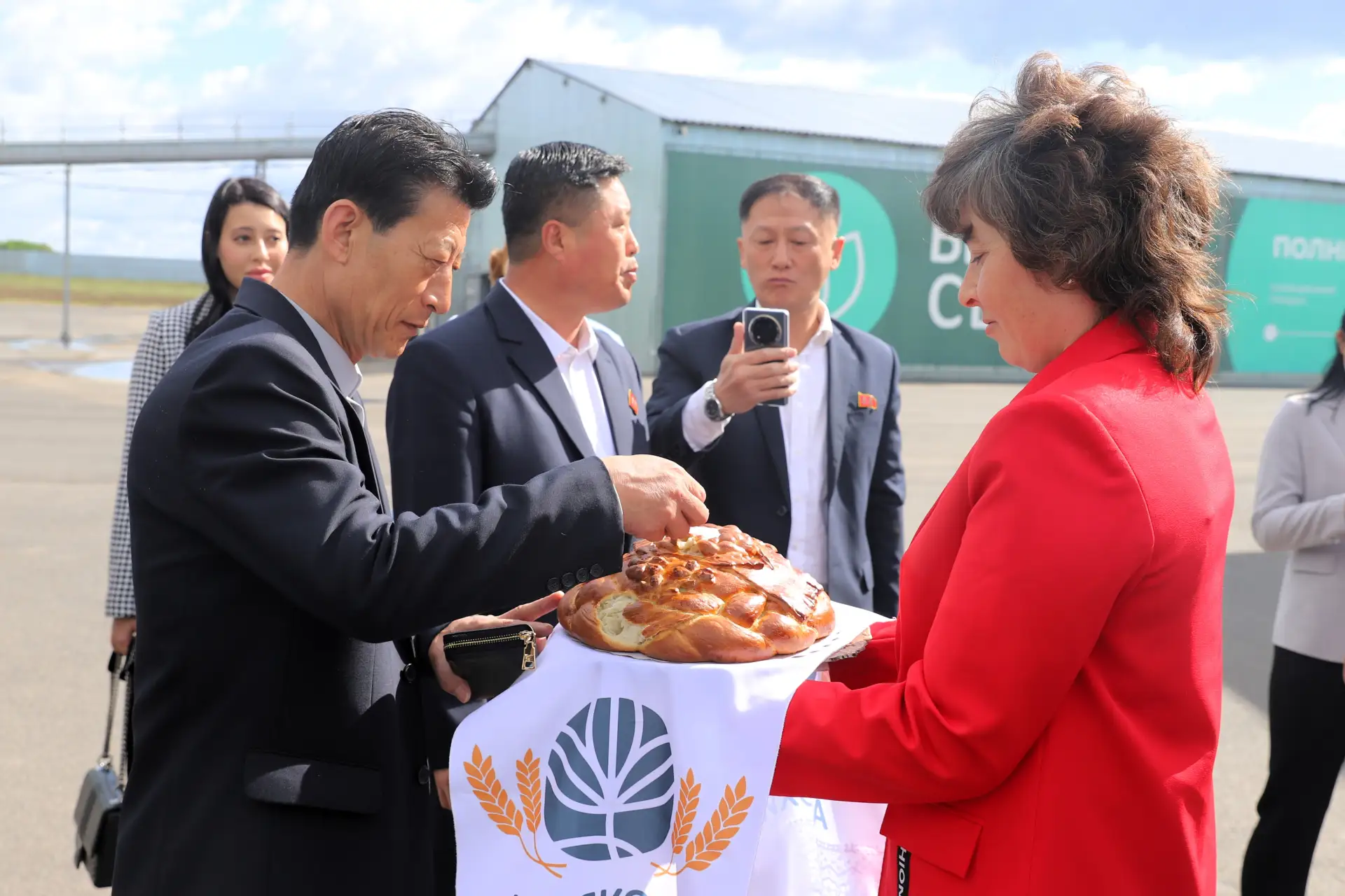 🇰🇵На Орловщину приехала делегация из Северной Кореи  Ее возглавляет председатель народного комитета 