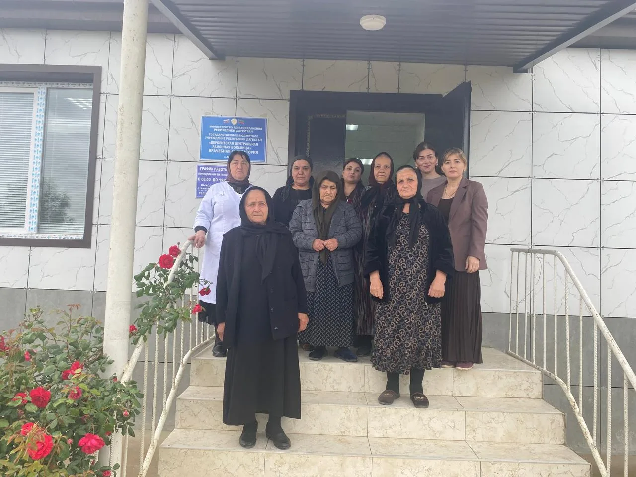 🚑 Мобильная бригада Центра соцобслуживания Дербента продолжает заботиться о старшем по...