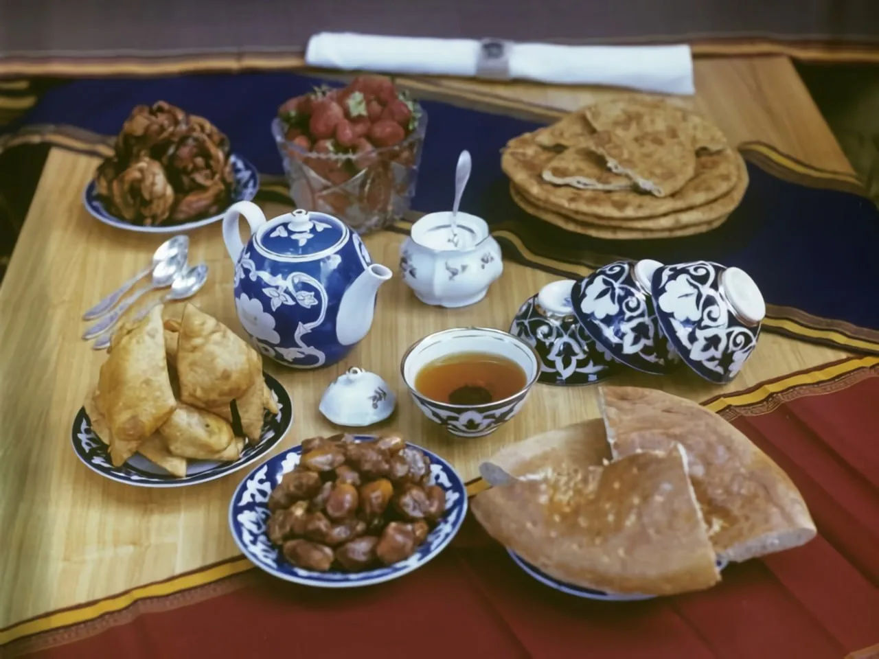 Сладкие блюда и выпечка к чаю по-туркменски. Ашхабад, 1980 год.

Прекрасное далёко
