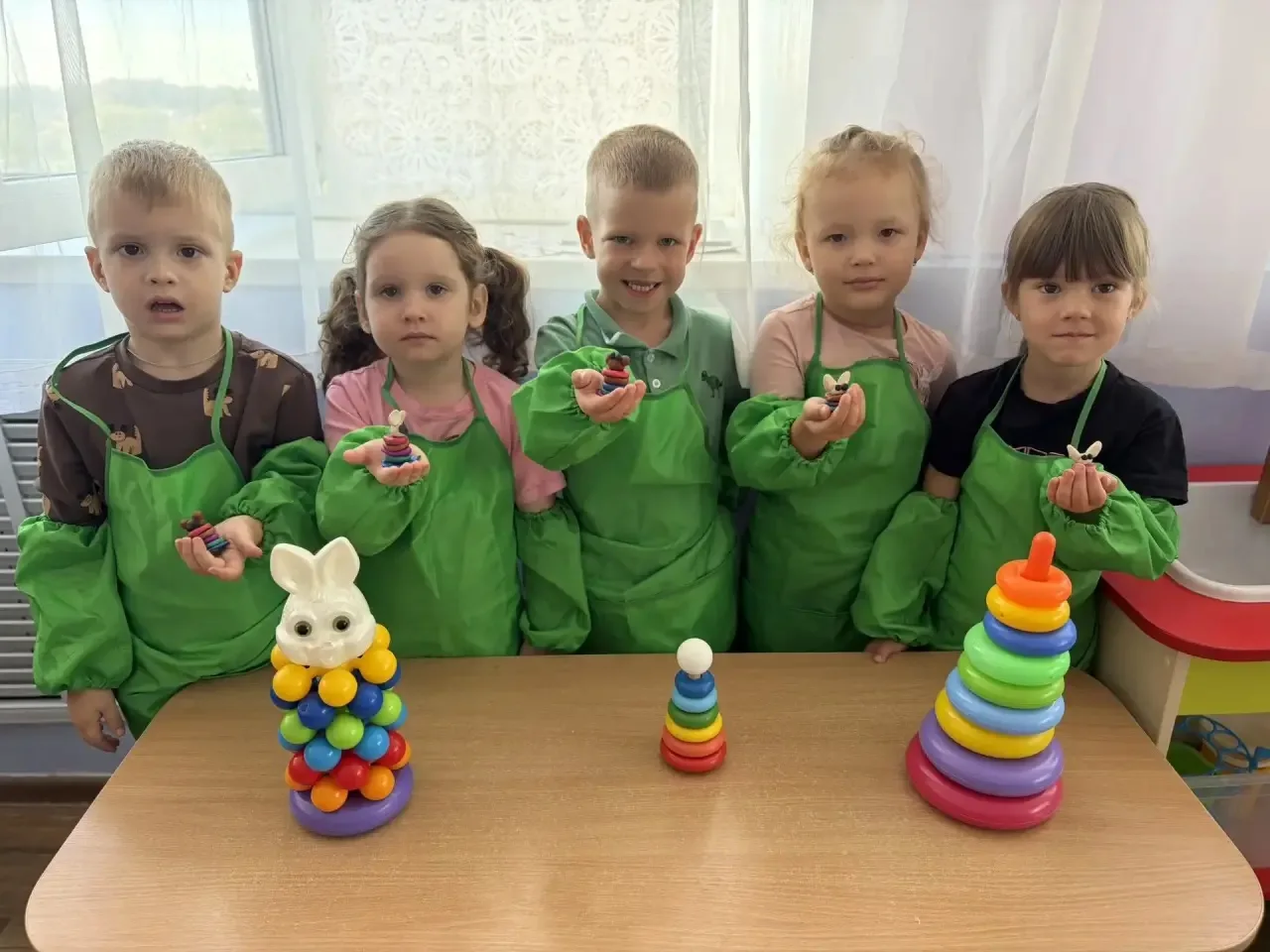 Сегодня в средней группе «Росинка» прошло увлекательное занятие по лепке! 🧸