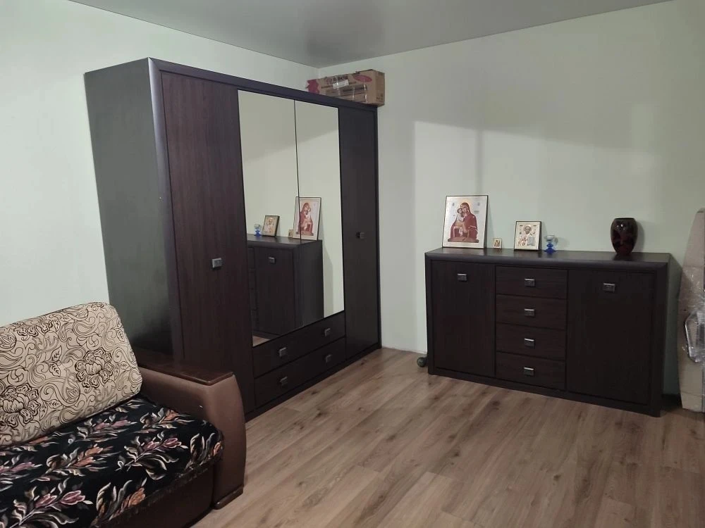 Сдаëтся долгосрочно 1 к квартира, дк Металлургов, 1 этаж. Цена 20 т руб + к/у 79495281852