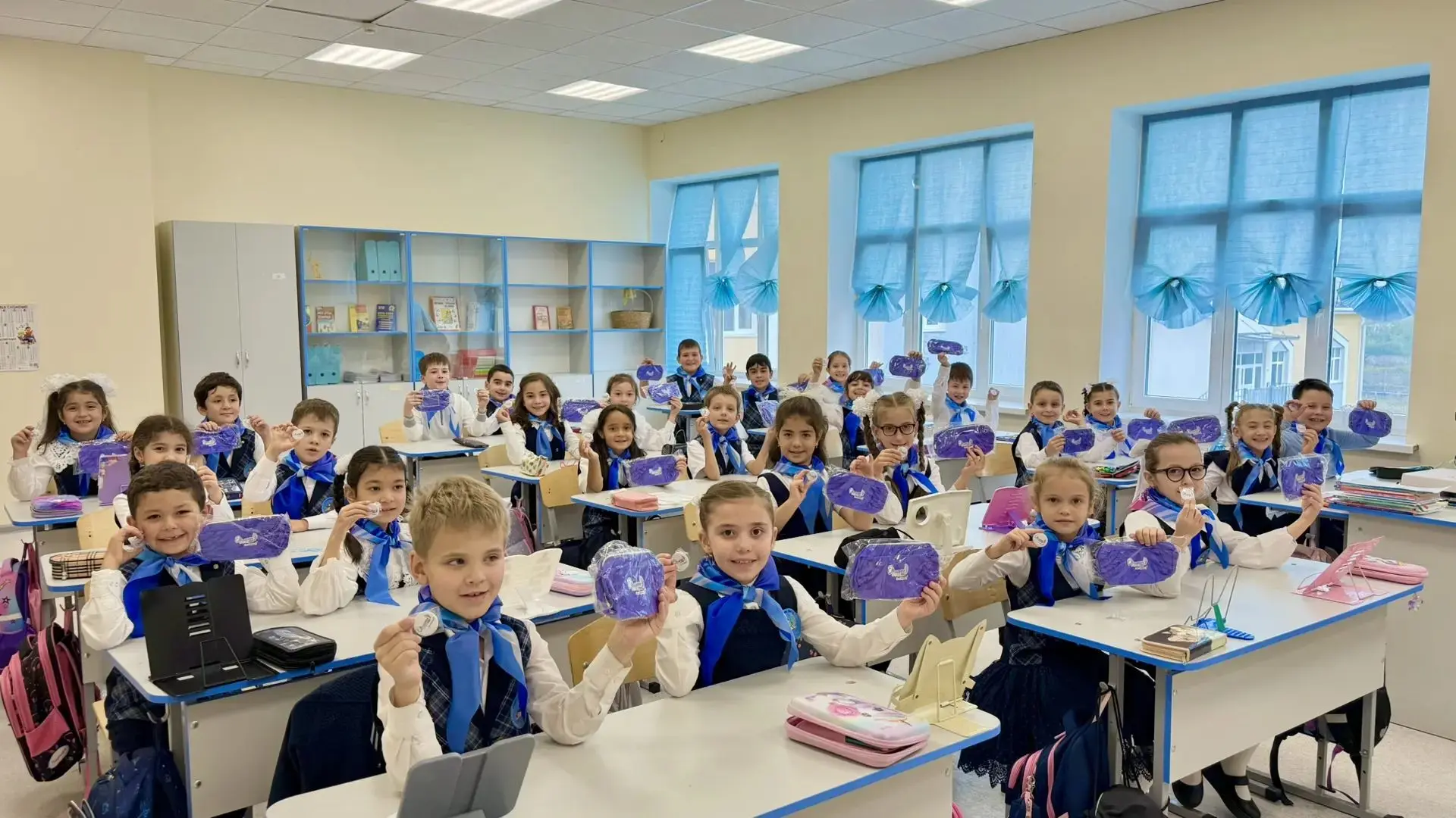 🦅🧡Сегодня  во 2"А" классе  прошло необычное занятие по  занятие по треку "Орлёнок-Лид...