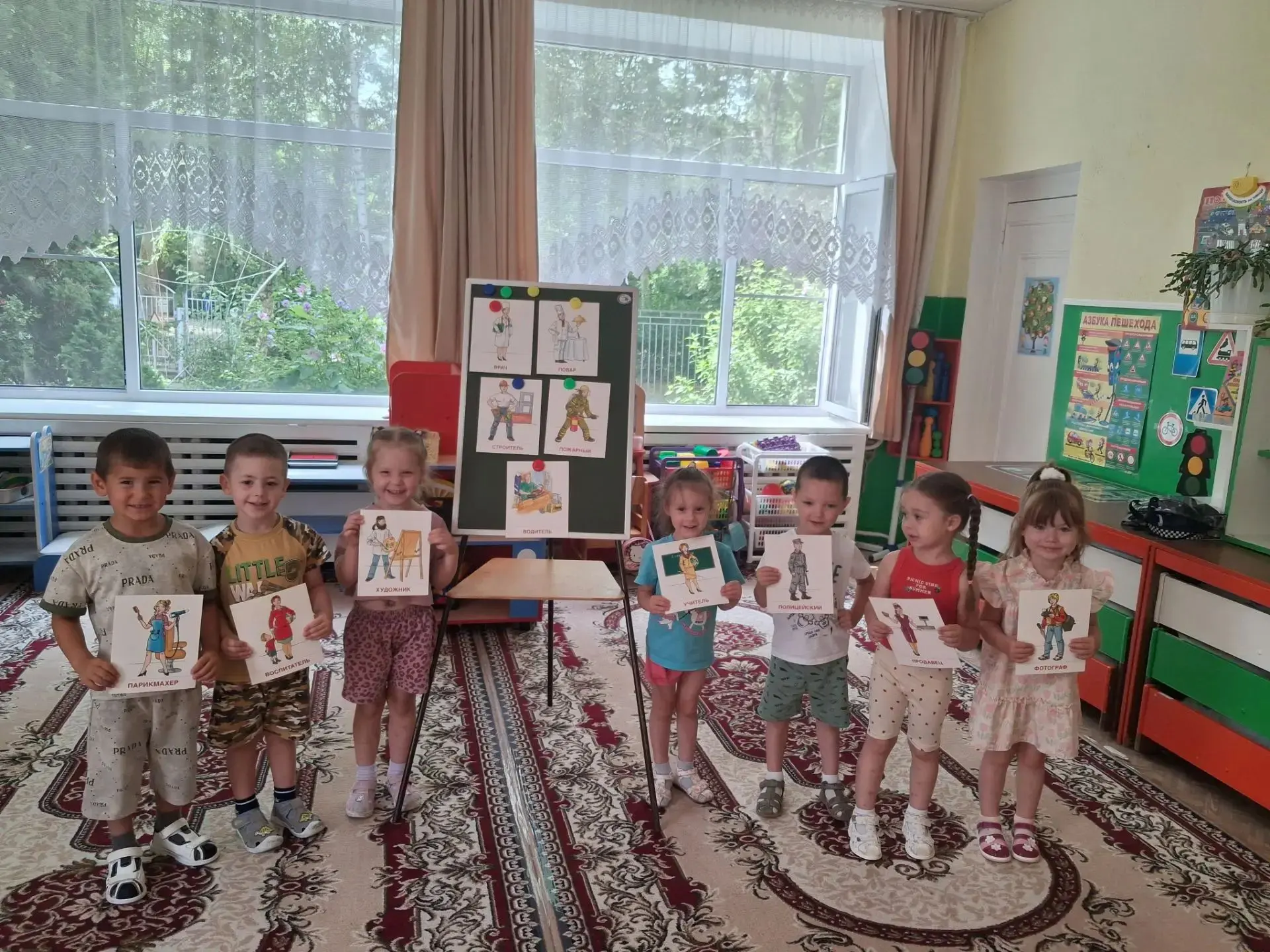 ВСЕ ПРОФЕССИИ НУЖНЫ, ВСЕ ПРОФЕССИИ ВАЖНЫ!!!

С детьми  средней группы √6 "Радуга"   воспитатель Байд