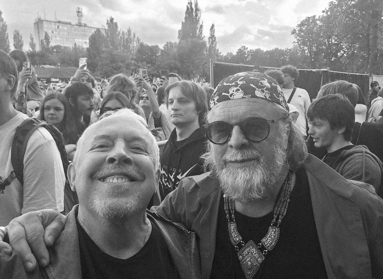 Ашдодский пенсионер демонстрирует новые зубы, которые ему при помощи волшебства нарастил индийско-ск