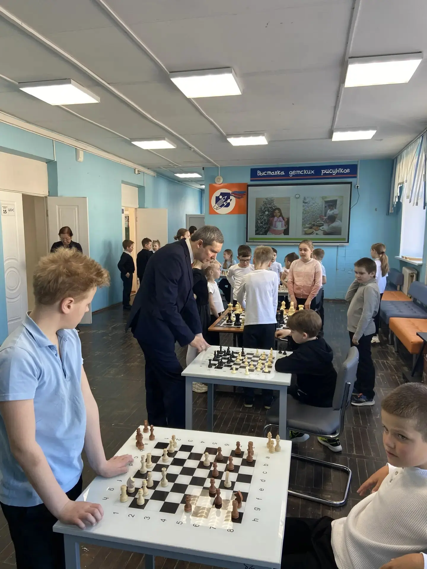 ♟️ Шахматный турнир на переменах в начальной школе!