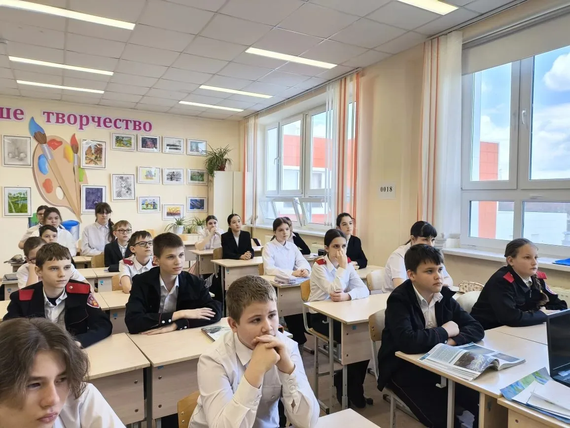 В МАОУ СОШ 19 им. Героя России С. А. Наточия для учащихся 5–9 классов были организованы просмотры ви