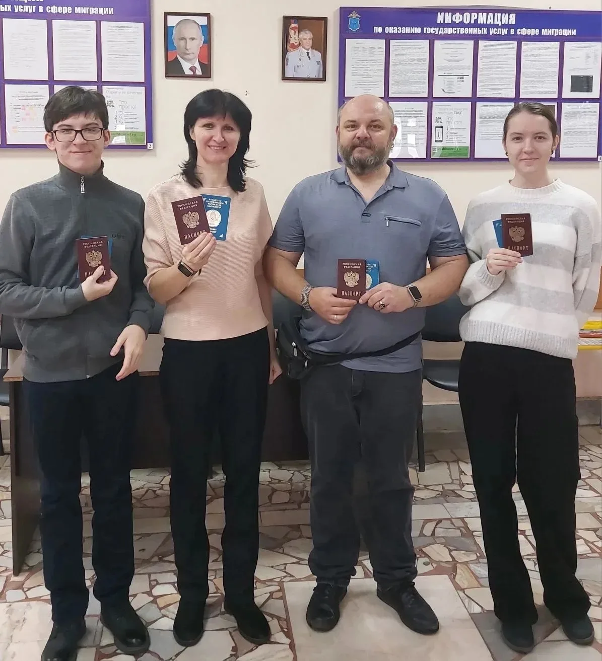 🇷🇺От переселения до гражданства: в Саратовской области полицейские помогли семье Шмаковых обрести 