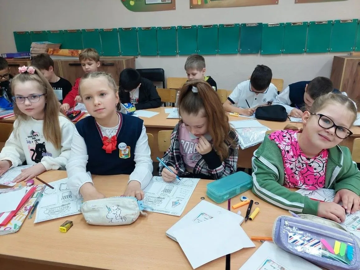 💥1 В класс провели праздник "Прощай, 1 класс! Принимай нас, 2 класс!"