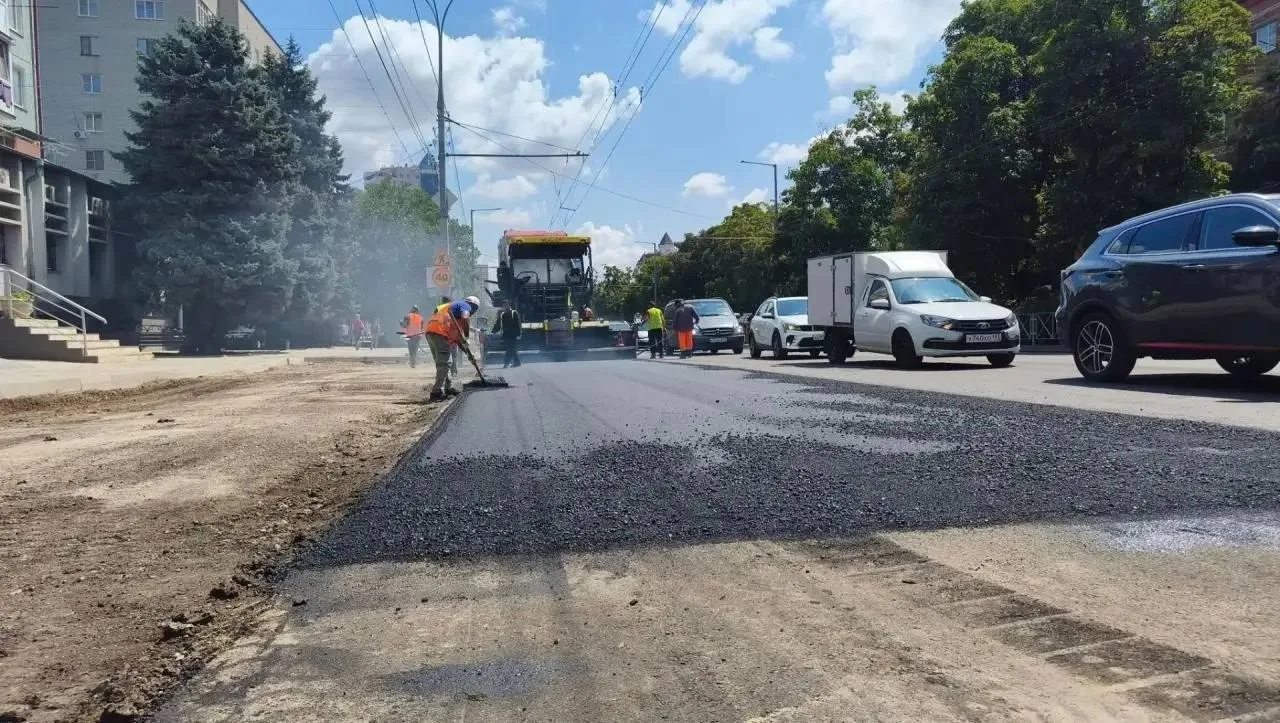 📌Ремонт улицы Атарбекова завершили наполовину

Работы идут на участке длиной 1,1 километра — от Тур