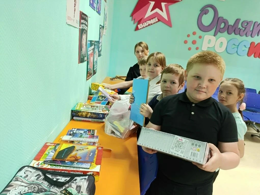 #МАОУАрмизонскаяСОШ
Сегодня обучающиеся Армизонской школы отправили посылки детям новых освобождённы