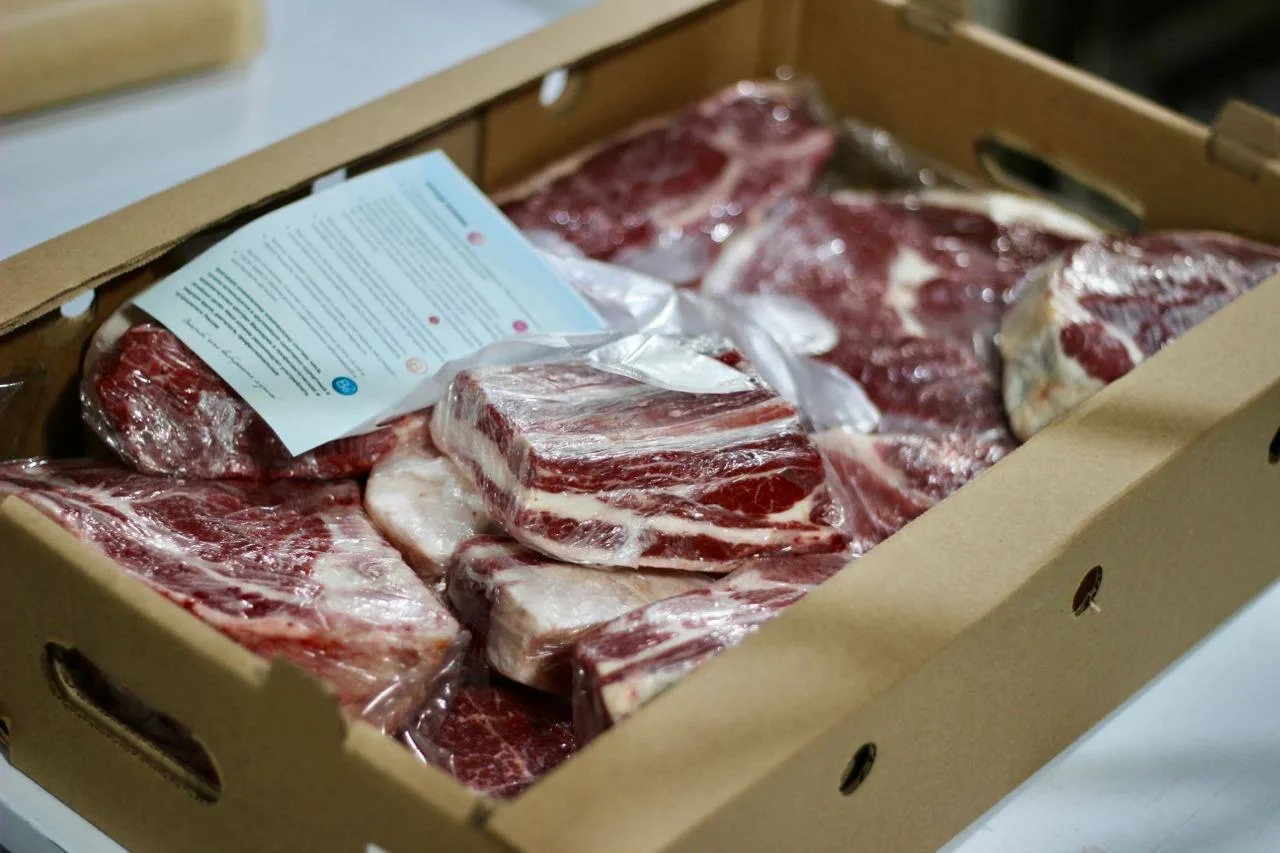 Добрый день! Принимаем заявки на свежую партию молодой конины. 🥩 
Фасовка планируется в пятницу(27.