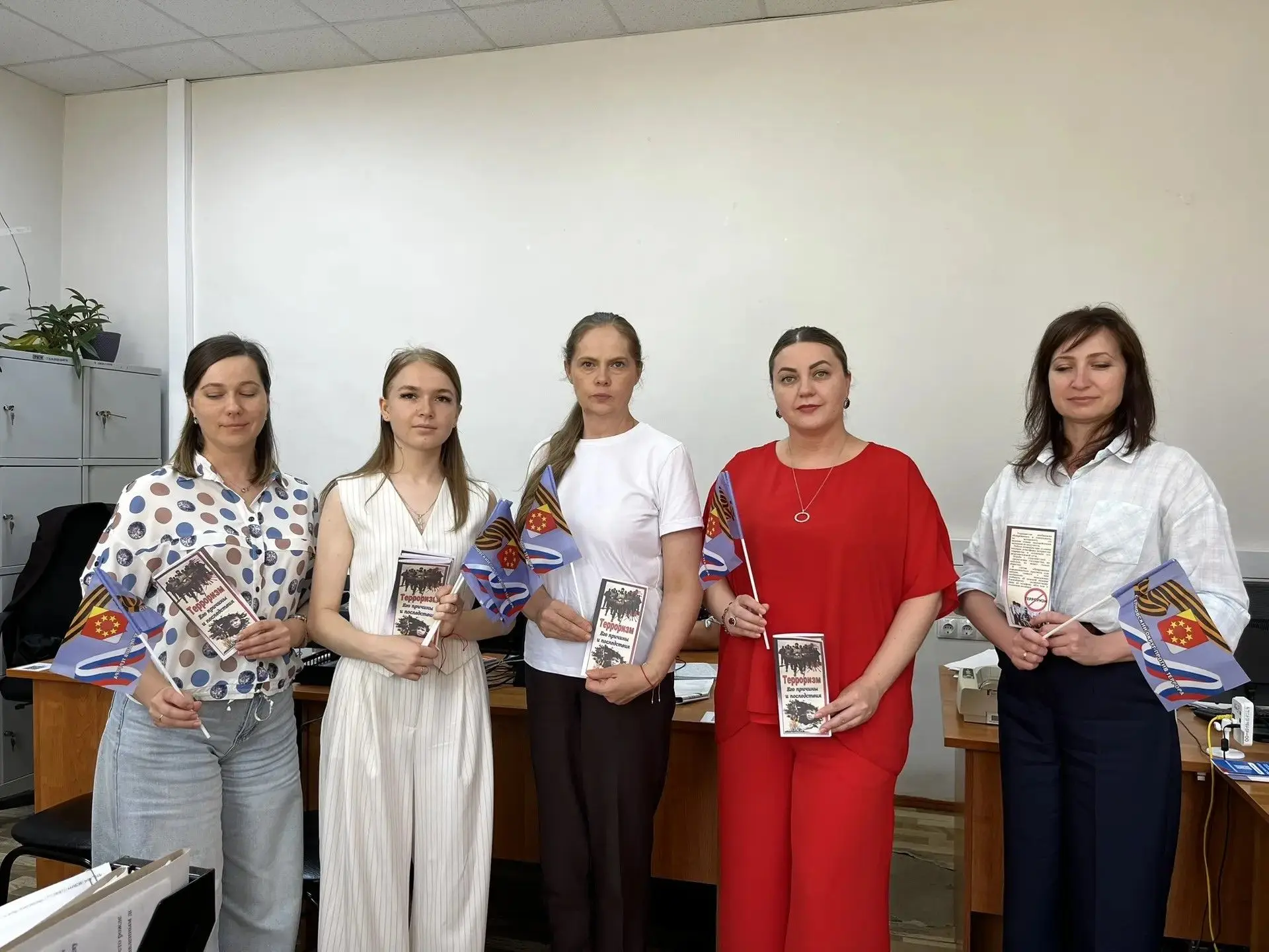 Работники МУК "ЦДК" провели среди населения антитеррористическую акцию "Вместе против террора!", в р