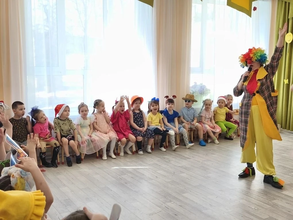 🎈 День смеха: клоун и поиски смешинок! 🎈