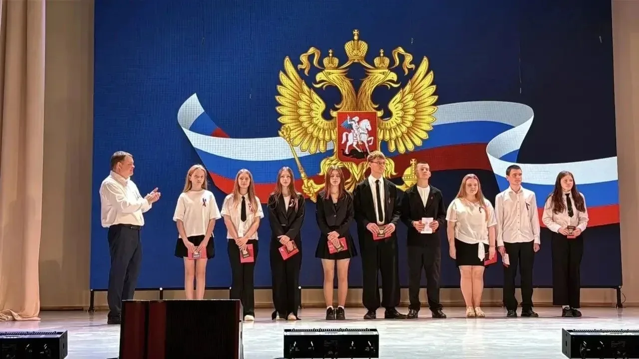 В День России  первые паспорта получили наши обучающиеся 7 класса Пустовалова М. и Яковлевна З. Для 