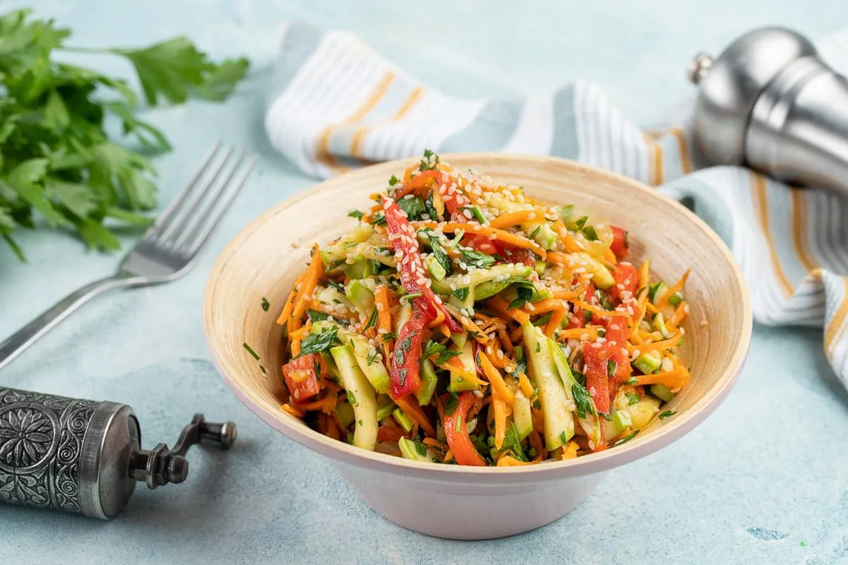 Корейский салат из кабачков и моркови