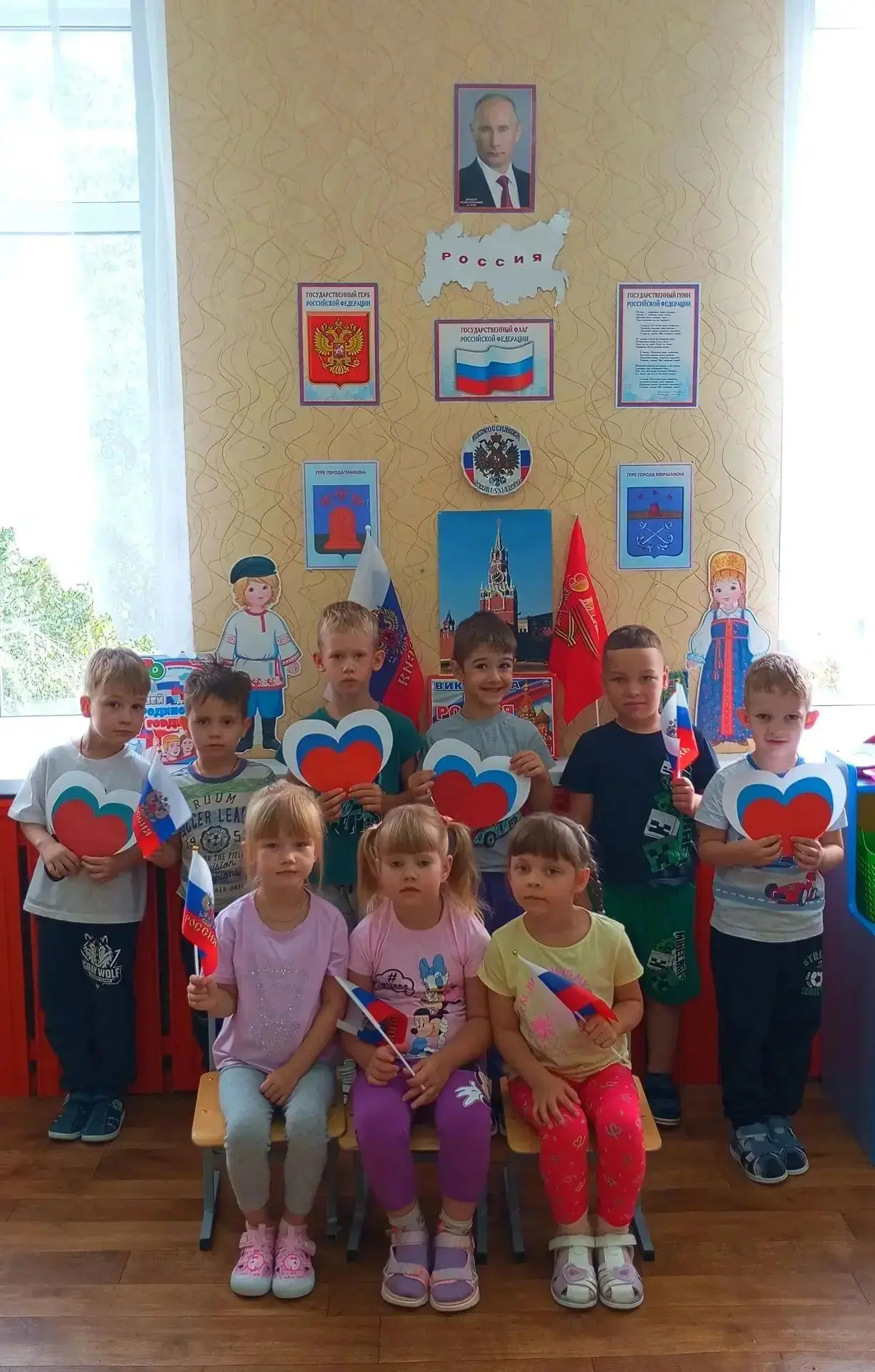 🇷🇺 Триколор нашей гордости: День флага в «Колокольчике»