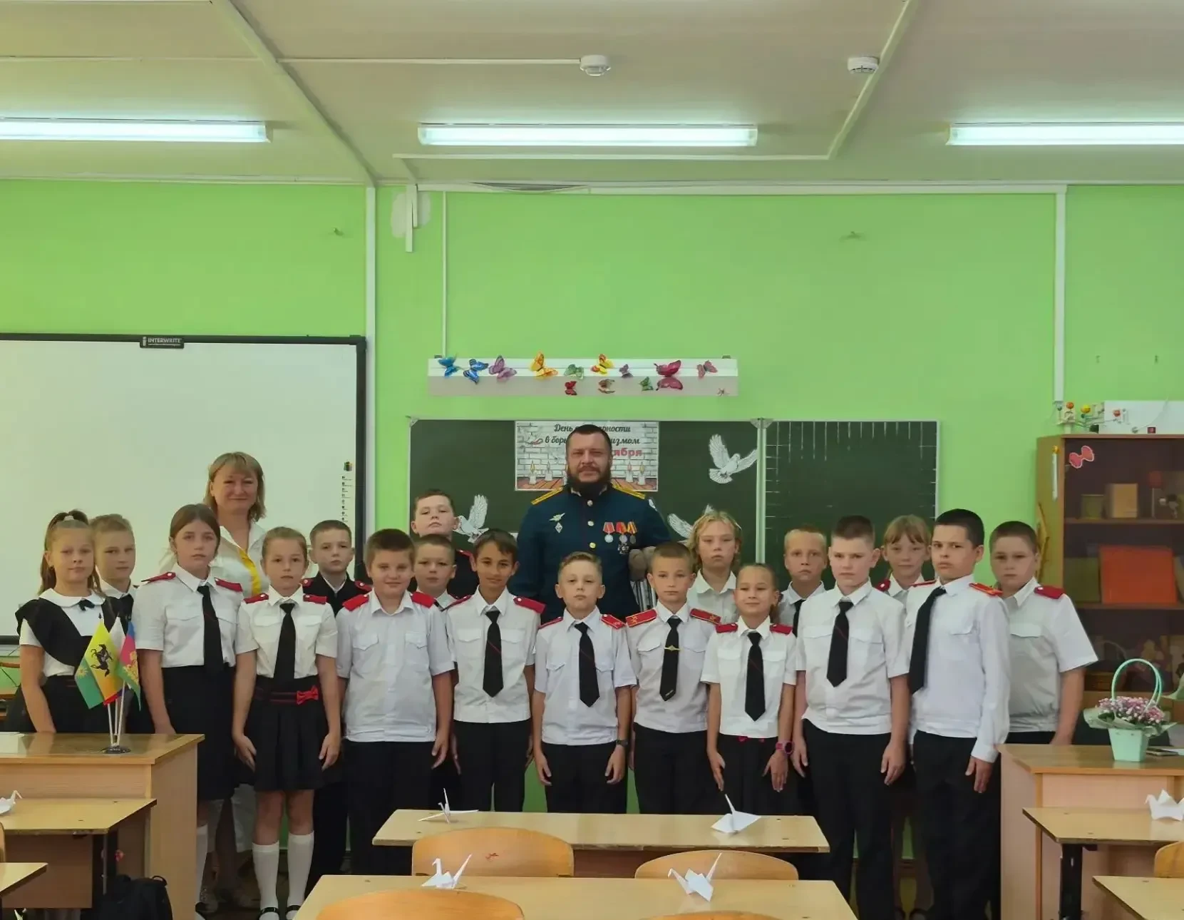 «100 вопросов взрослому»: встреча учеников  начальной школы с участником СВО