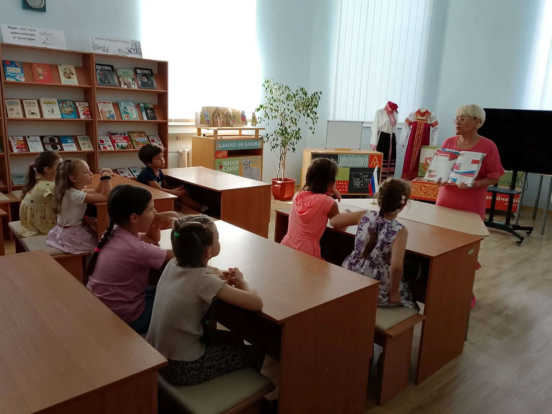 В библиотечном кружке "Юный эколог" в библиотеке-филиале №3 царило особенное оживление:...