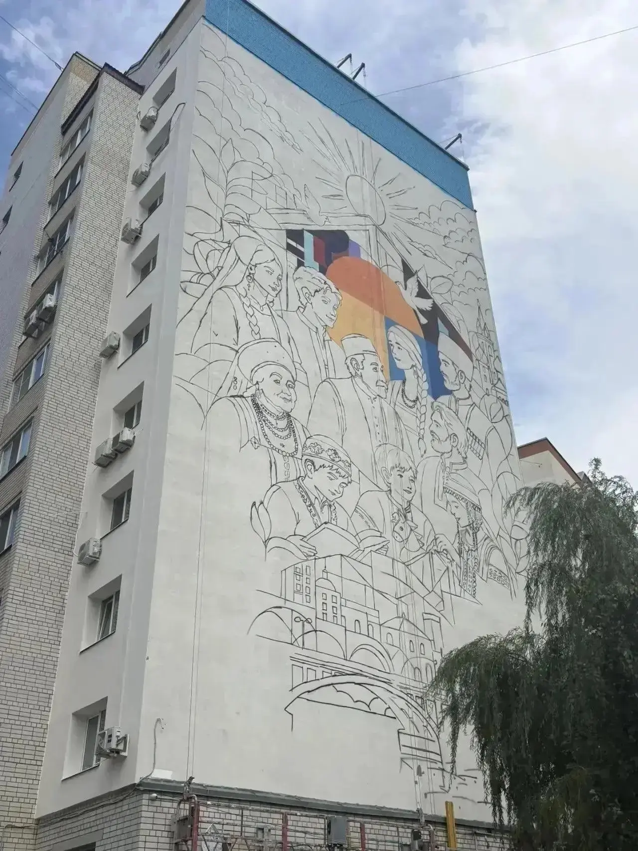 В Саратовской области приступили к созданию мурала «Лица одной страны».

В Энгельсе идет работа над 