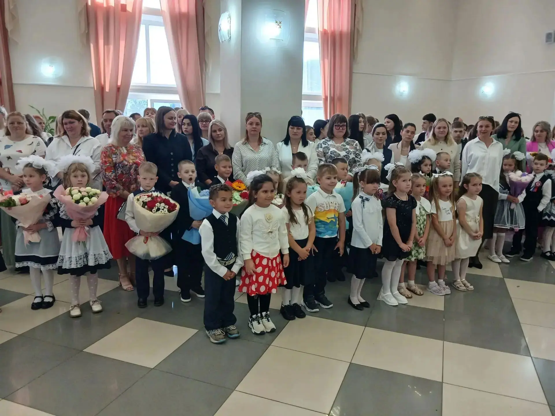 💫Во Дворце культуры прошла торжественная линейка, посвящённая Дню знаний, для учащихся...