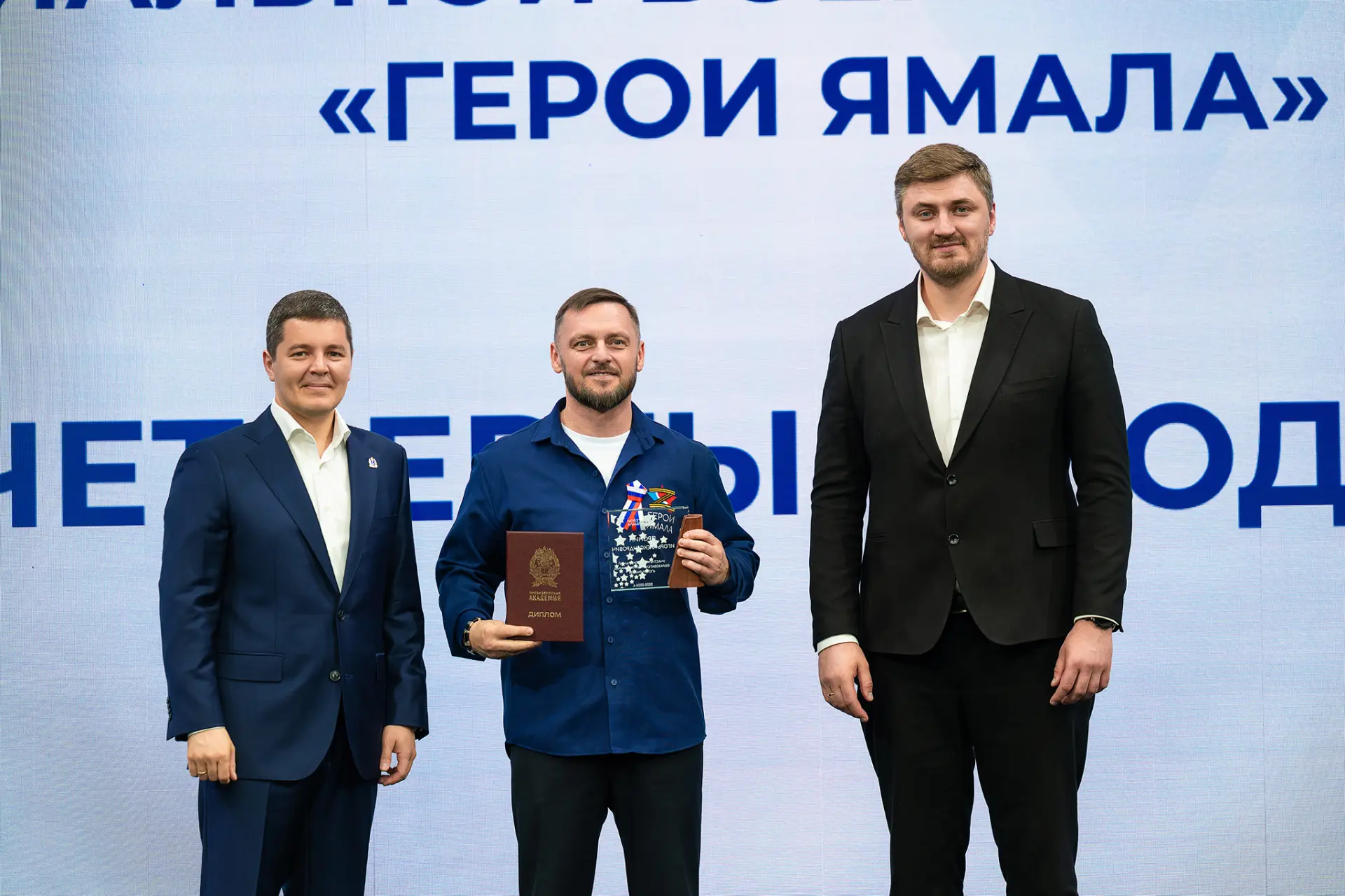 Дмитрий Артюхов вручил дипломы первым выпускникам школы «Герои Ямала»

В Салехарде завершилась регио