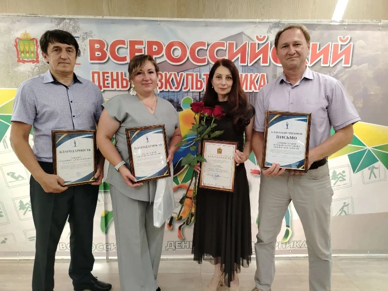 В центре культурного развития  «Дом офицеров» чествовали тех, кто делает спорт настоящи...