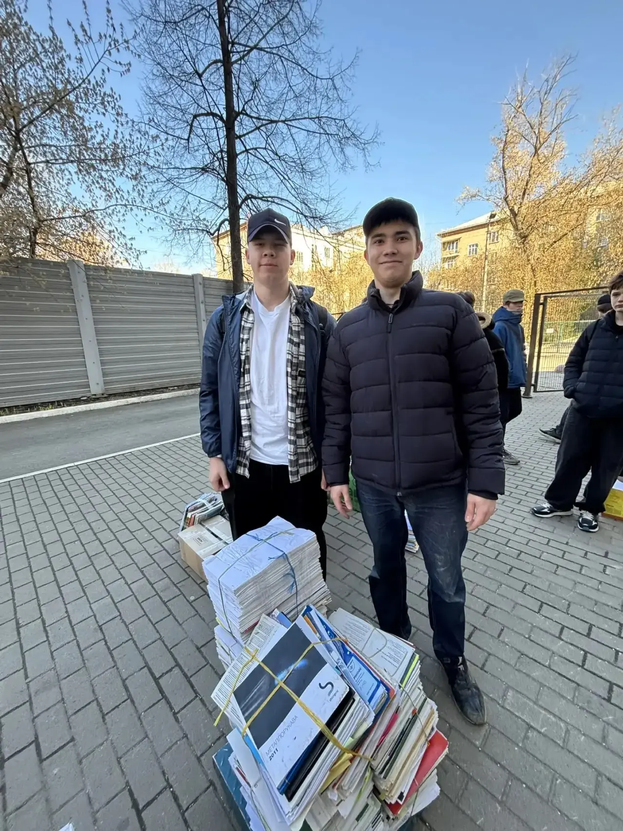 Самыми дружными классами стали 1В - 27 человек  2А - 28 человек  3А - 25 человек  3Д - 29 человек  5