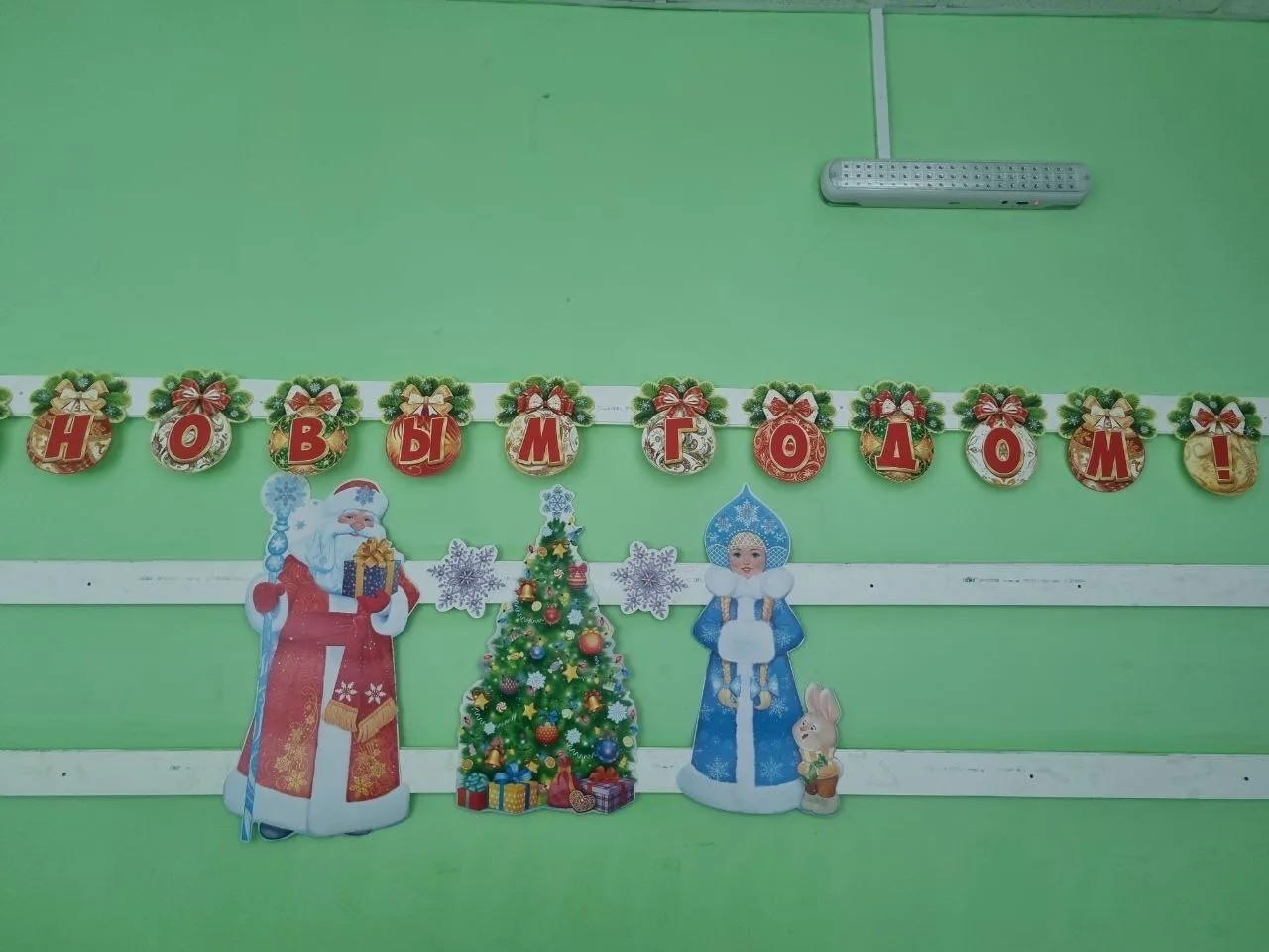 Новогодняя атмосфера наполняет школу!  ❄️В преддверии самого волшебного праздника – Нового Года – шк