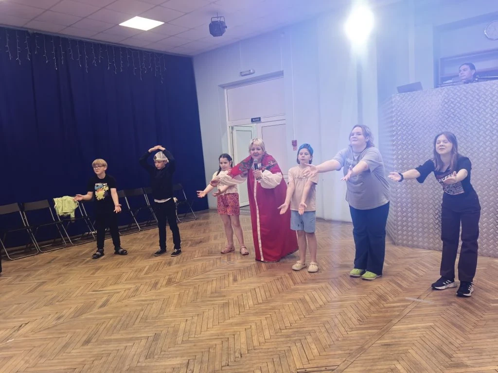 🌿ЛОЛ "Мечта"
Сегодня, 3 июня, ребят из ЛОЛ «Мечта» пригласили на «Русские посиделки".
🏃‍♂🚶‍♀Ведущ