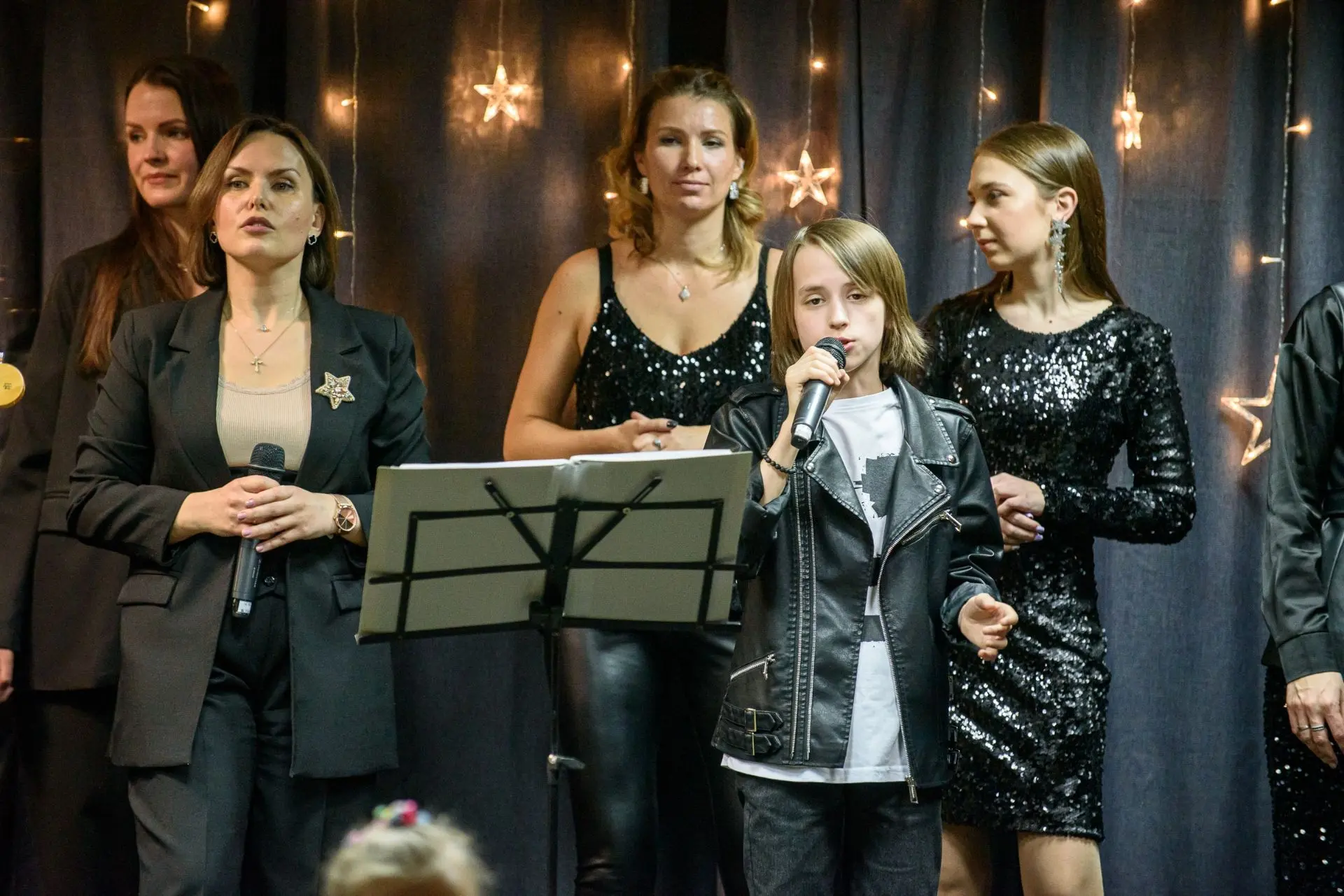 🎼Концертная программа «Звездная пятница» пройдет в Центре «МоСТ»  Музыкальный концерт, посвященный Д