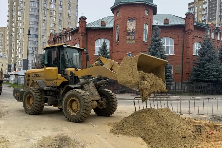 🚧 На Набережной в Тамбове восстанавливают благоустройство после ремонта теплосетей