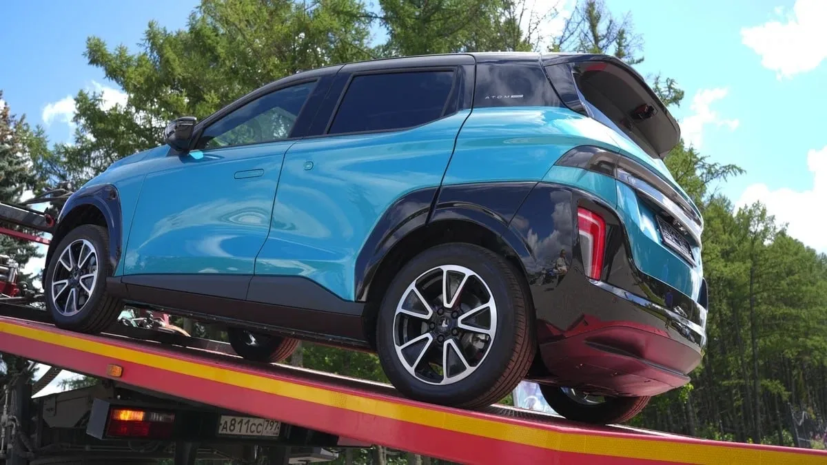 🚗⚡ «Атом» пошёл в народ. Ну почти

Первый серийный российский электромобиль «Атом» наконец-то добра