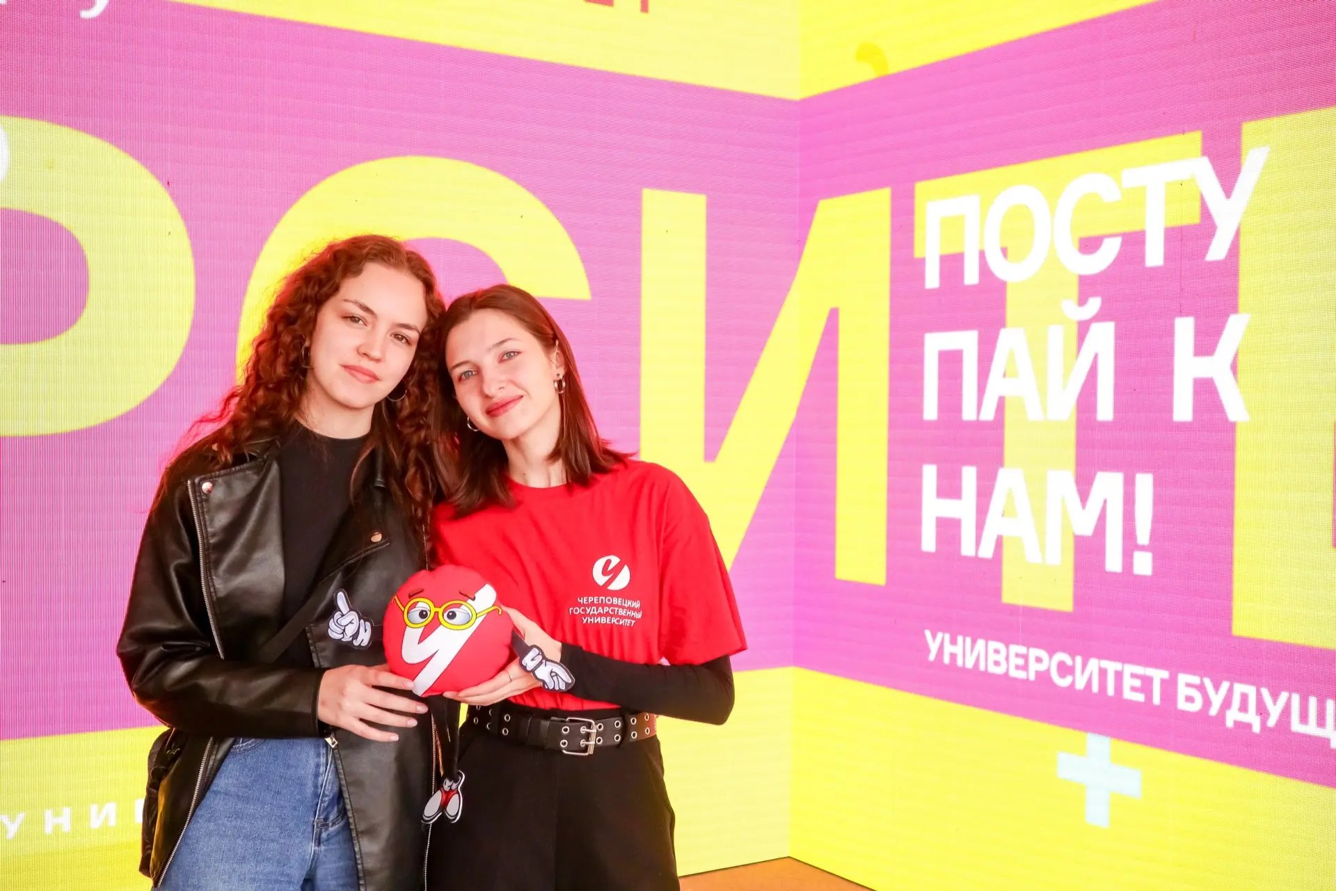 📸 Долгожданные фотоальбомы с Дня открытых дверей со всех локаций нашего университета!   Листайте сни
