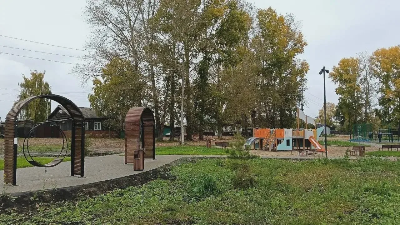 🌳 В Енисейске появился новый сквер в районе Судоверфи