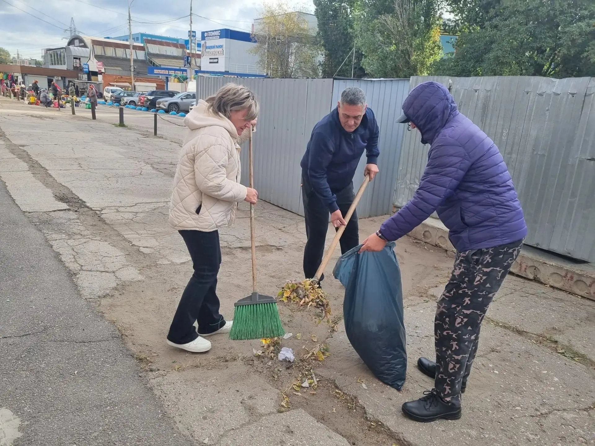 В Саратовской области стартовала пора осенних 🍂 субботников — в рамках месячника по бл...