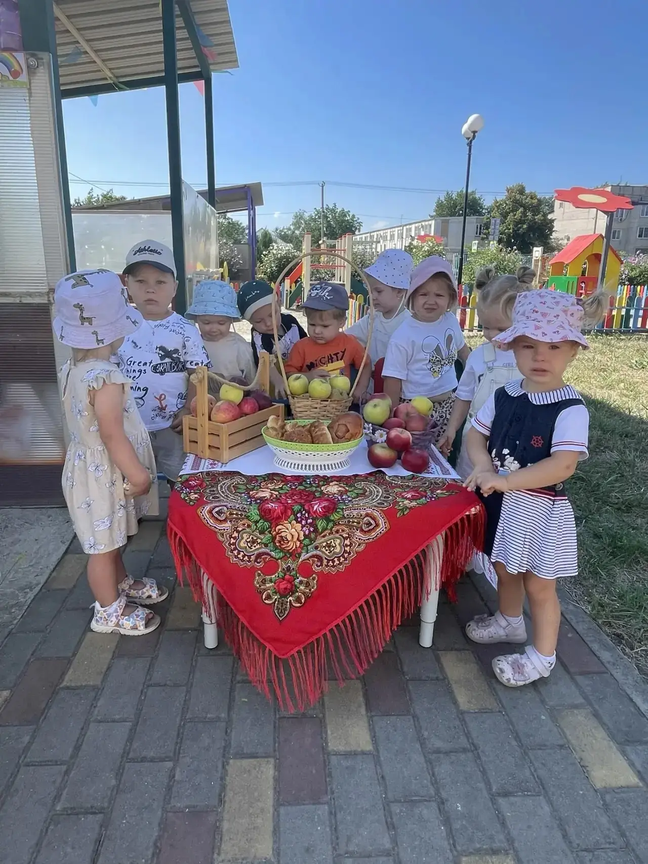 «Яблочный спас» в группе «Ягодка»! 🍏🍎 Сегодня малыши из первой младшей группы «Ягодка...