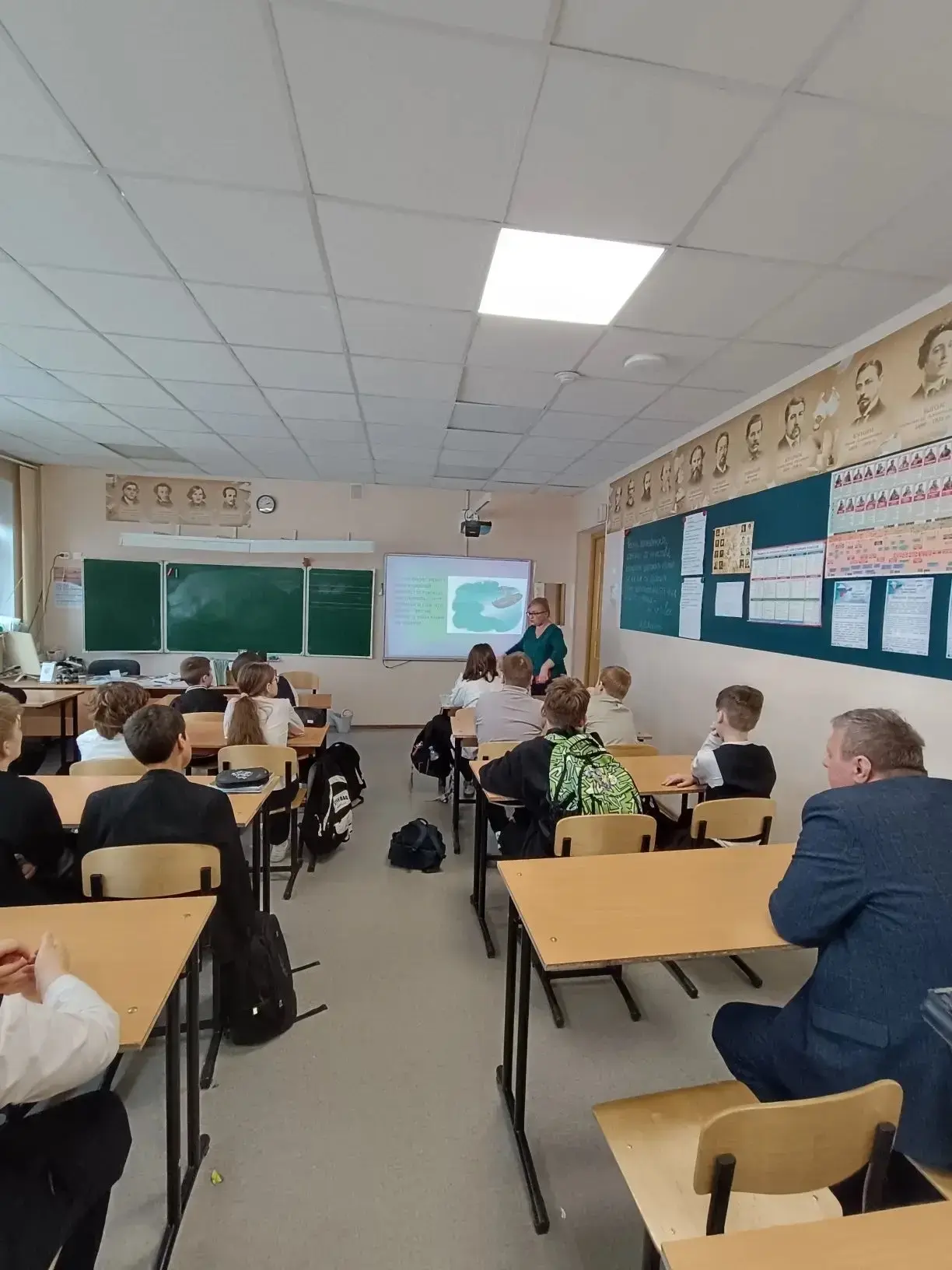 📍 Безопасность на льду — это важно!  Сегодня в нашей школе прошла профилактическая беседа с учащимис