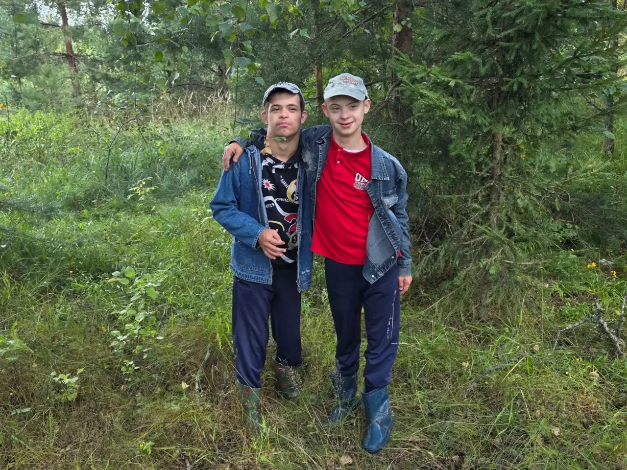 Вчера мы с ребятами второй группы отправились на прогулку в лес🌱. Лес- это особенный п...