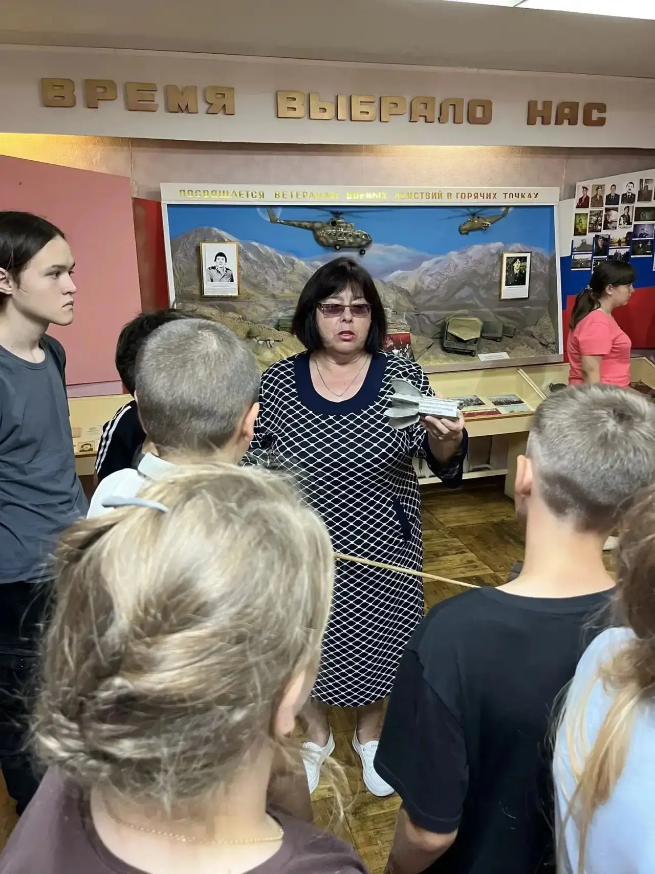 В рамках патриотического воспитания ребята 2-го отряда пришкольного лагеря «Улыбка» сег...